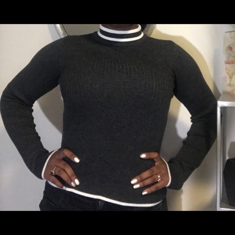 • Gray Mock Neck Long Sleeve